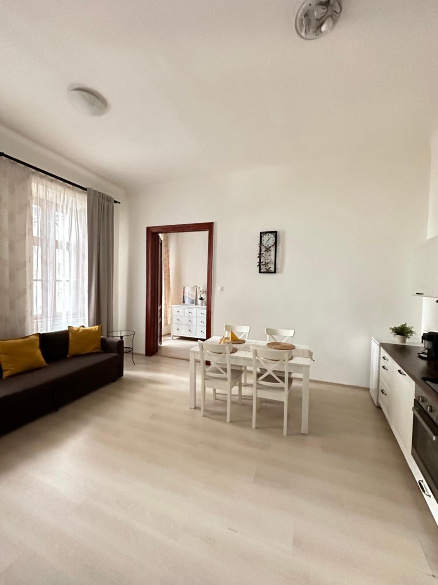 Apartment In Historical Part - Old Town Top Address Братислава Екстер'єр фото